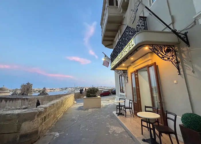 Grand Harbour Hotel